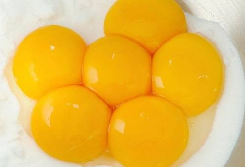 Lòng đỏ trứng gà có tốt không? Tác dụng và tác hại là gì?
